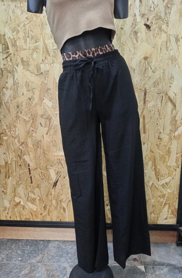 PANTALON NEGRO CON BOXER ANIMAL PRINT